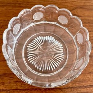 Vintage Fostoria Clear Liberty Bell Coin Glass Scalloped Round Serving Bowl 7.5”